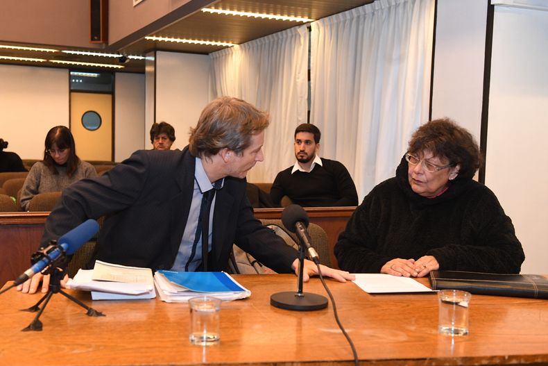 Sandra Pérez Vilor, madre de Anahí Benítez, y su abogado Guillermo Bernard Krizan.