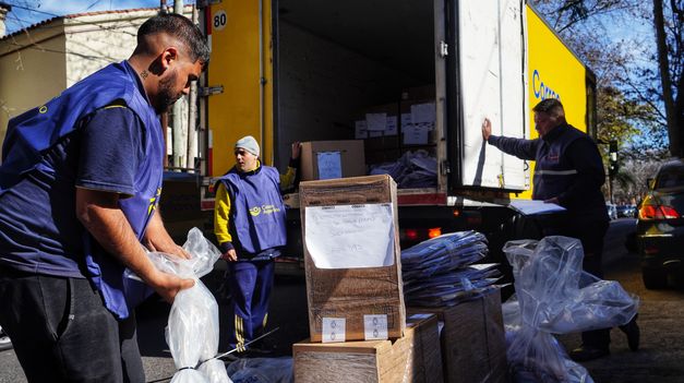 El Gobierno desreguló por decreto la actividad postal.