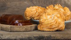 Los infaltables pastelitos del 25 de mayo. Los infaltables pastelitos del 25 de mayo.