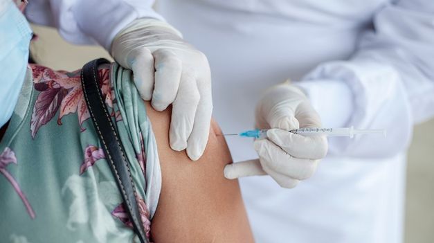 Deben haber pasado entre tres y seis meses de haber cursado la enfermedad para poder vacunarse.