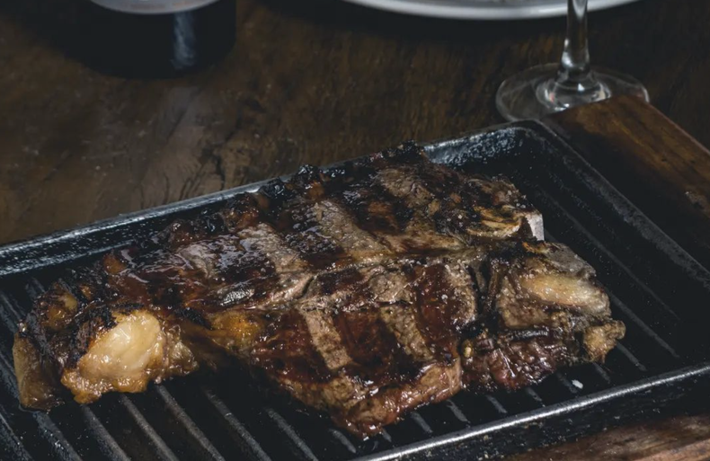Se hay algo que representa a la gastronomía porteña es un clásico bodegón porteño. Este está en el barrio de Villa Crespo desde 1989.