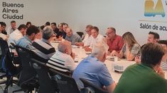 Los funcionarios porteños se reunieron con los sindicatos.