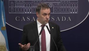 Manuel Adorni delineó la nueva etapa del Gobierno: esquema cambiario, reformas urgentes y el fin del rol de vocero Manuel Adorni delineó la nueva etapa del Gobierno: esquema cambiario, reformas urgentes y el fin del rol de vocero