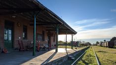 El pueblo tiene una vieja estación de tren, hoy convertida en museo.