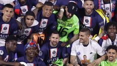 el rebelde gesto de messi contra los hinchas durante los festejos de psg el rebelde gesto de messi contra los hinchas durante los festejos de psg