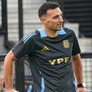 Lionel Messi junto a Lionel Scaloni. Lionel Messi junto a Lionel Scaloni.