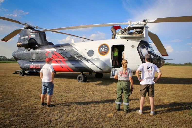 La aeronave está operando en la lucha contra el fuego en las islas Lechiguanas.