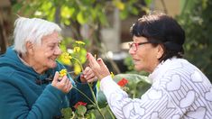 A los hombres y mujeres mayores de 60 años se los excluye de toda visibilidad social. A los hombres y mujeres mayores de 60 años se los excluye de toda visibilidad social.