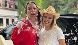Lizy Tagliani y Alejandra Maglietti lavaron autos en la puerta de la radio Pop 101.5