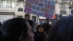 Miles de personas se movilizaron en defensa de la universidad pública.