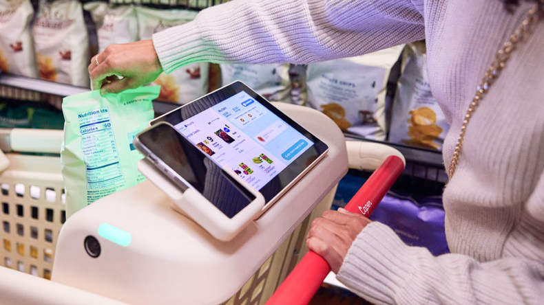Con IA, sensores y pantallas, el carrito evoluciona hacia una plataforma autónoma que gestiona compra, recompensas y pago al instante.
