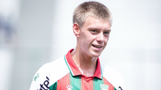 Benjamín Cavenaghi firmó su primer contrato profesional con Deportivo Maldonado. Benjamín Cavenaghi firmó su primer contrato profesional con Deportivo Maldonado.
