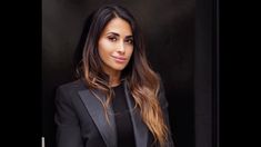 Antonela Roccuzzo deslumbró con un look total black. Antonela Roccuzzo deslumbró con un look total black.