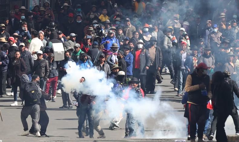 Recrudece la violencia en las calles de La Paz.