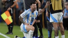 La molestia de Lionel Messi en el partido de la Selección argentina frente a Chile La molestia de Lionel Messi en el partido de la Selección argentina frente a Chile