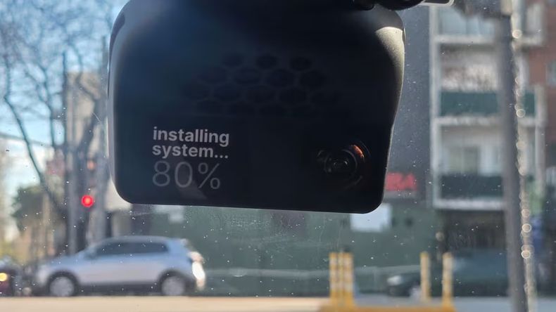 Una pequeña computadora convierte al auto en un vehículo semiautomático.