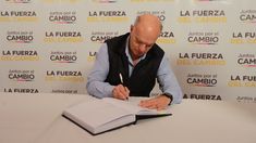 Grindetti firmó su precandidatura a gobernador por la PBA.