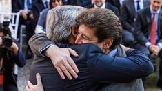 El mandatario felicitó a Melella por el triunfo.