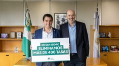 Lanús, junto a Federico Sturzenegger.