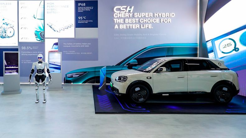 Mornine, el robot desarrollado por Chery, presentando el Concept Q, el futuro de la marca.