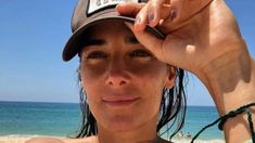 Juana Viale, a los besos con un hombre que no es su novio Juana Viale, a los besos con un hombre que no es su novio