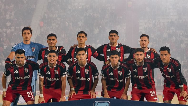 El primer equipo titular del Chacho Coudet en River.