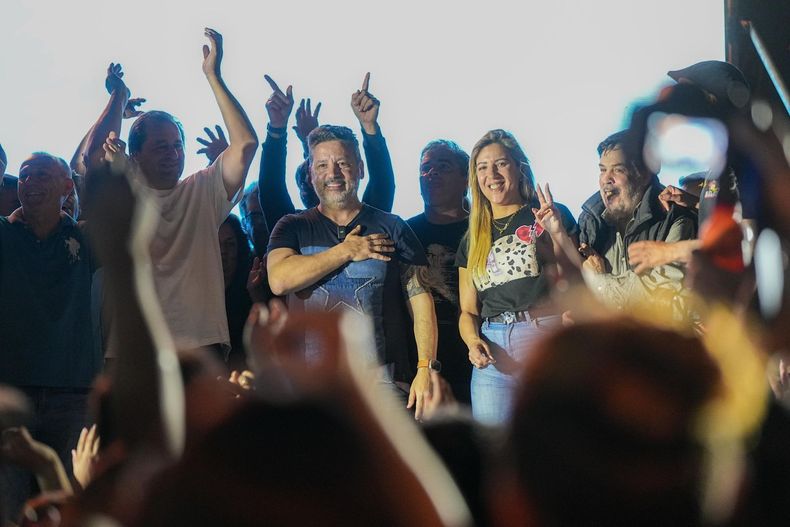 Gustavo Menéndez celebrando la victoria en Merlo.&nbsp;