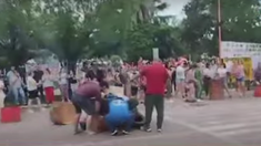 Los empleados municipales están llevando adelante protestas para cobrar.