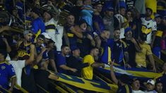 Capturaron en un shopping a un peligroso barrabrava de Boca prófugo por extorsión. Capturaron en un shopping a un peligroso barrabrava de Boca prófugo por extorsión.