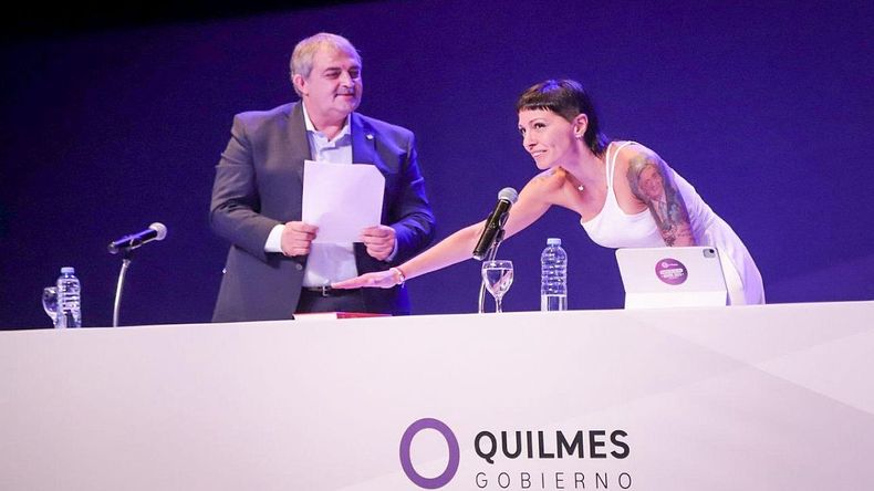 Mayra Mendoza asumió su segundo mandato en Quilmes: "Vamos a cuidar a nuestros vecinos y a nuestras vecinas"