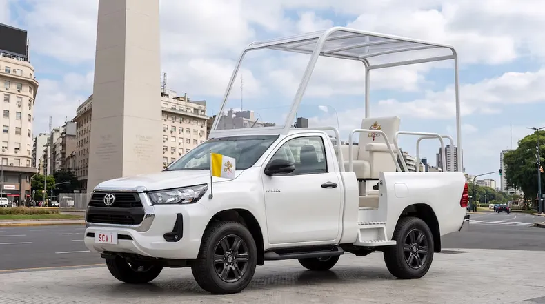El papa León XIV se trasladará en una camioneta Toyota Hilux en su visita a la Argentina.
