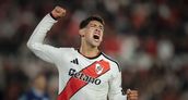 Lautaro Rivero grita con alma y vida su gol de cabeza.