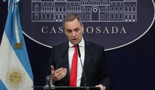 Manuel Adorni le respondió con ironía a Alfonso Prat Gay.