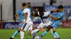 El futbolista intenta recuperar estabilidad para sostener a su familia.