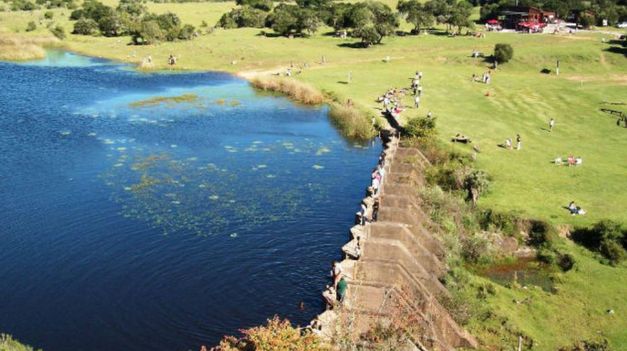 Estos espacios promueven un vínculo respetuoso con el entorno y permiten conocer de cerca especies animales, paisajes serranos y expresiones artísticas integradas al territorio.