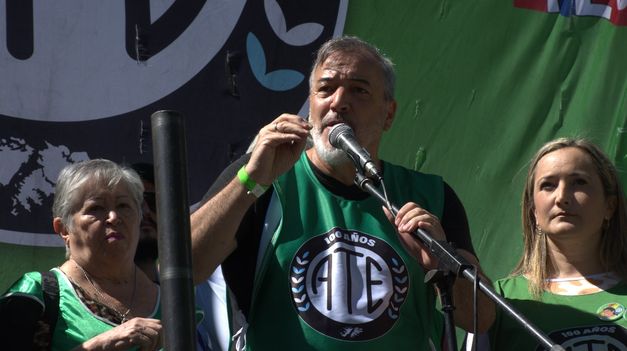 “El plan de ajuste que impulsa desde Casa Rosada golpea con violencia en la provincia, comentó Aguiar.