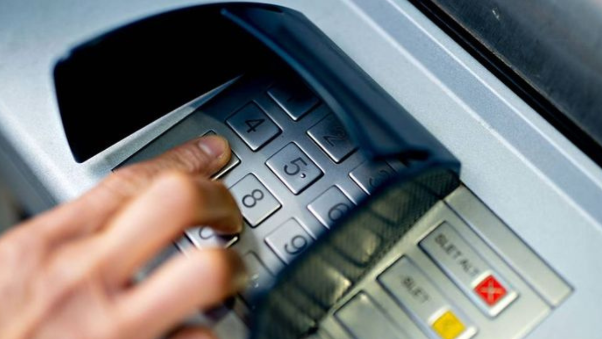 Qué pasa con los bancos en el feriado del 1 de mayo y qué trámites se pueden hacer