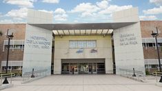 La mujer fue trasladada de urgencia al Hospital y le hicieron una cesárea.