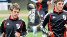 Morales Neumann junto a Gonzalo Higuaín en un entrenamiento en River.