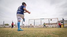 El programa Hay Equipo permite a los hijos de los titulares de AUH acceder a cuotas societarias deportivas sin costo. El programa Hay Equipo permite a los hijos de los titulares de AUH acceder a cuotas societarias deportivas sin costo.