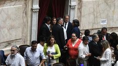 La Cámara de Diputados pasó a un nuevo cuarto intermedio en el debate del proyecto de Ley Ómnibus. La Cámara de Diputados pasó a un nuevo cuarto intermedio en el debate del proyecto de Ley Ómnibus.