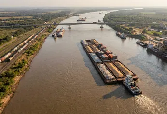Por la Hidrovía Paraná-Paraguay entra el 80% de los dólares por exportaciones de toda la Argentina.