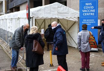 La mitad de los europeos podrían estar infectados por Ómicron en los próximos dos meses.