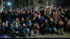 Los milinates que rezaron el Rosario frente a lo de Cristina.