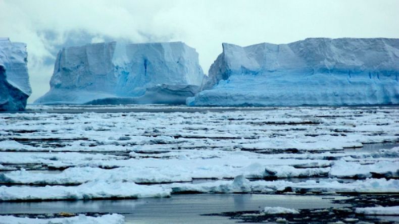 El descongelamiento de los hielos polares se aceleró con el calentamiento global.