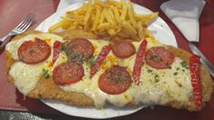 El bodegón barato de Buenos Aires que hace milanesas de medio metro. El bodegón barato de Buenos Aires que hace milanesas de medio metro.