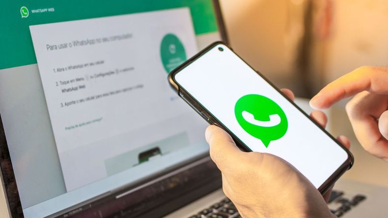 WhatsApp presentó problemas en celulares y en la versión web.