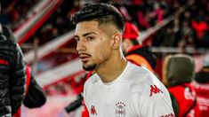 El chileno de 24 años llegó a la Boca y firmará su contrato por cuatro años. El chileno de 24 años llegó a la Boca y firmará su contrato por cuatro años.