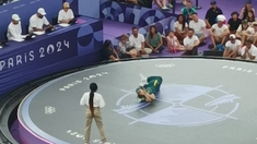 La australiana estrenó la disciplina olímpica en la Plaza de la Concordia en la capital francesa. La australiana estrenó la disciplina olímpica en la Plaza de la Concordia en la capital francesa.