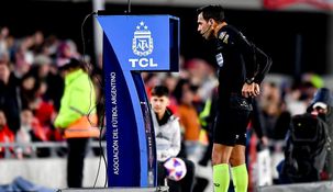 Al igual como se vio en el Mundial de Clubes, los árbitros deberán anunciar al público la decisión del VAR